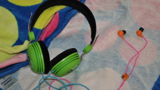 JBL/Roxy Headphones Won’t Make You a Better Surfer, But Look Cool and Sound Good